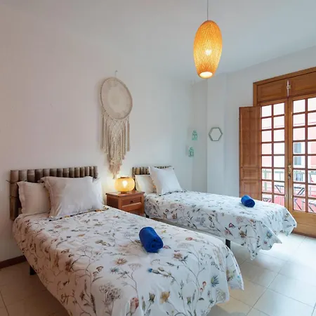 The Yellow House - Solarium - Climatized Pool فيلة