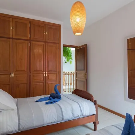 Villa The Yellow House - Solarium - Climatized Pool *