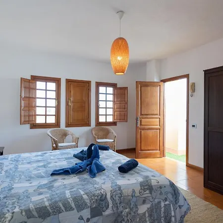 The Yellow House - Solarium - Climatized Pool *