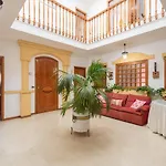 The Yellow House - Solarium - Climatized Pool *