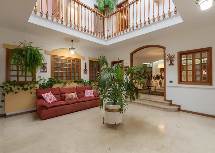 The Yellow House - Solarium - Climatized Pool Villa